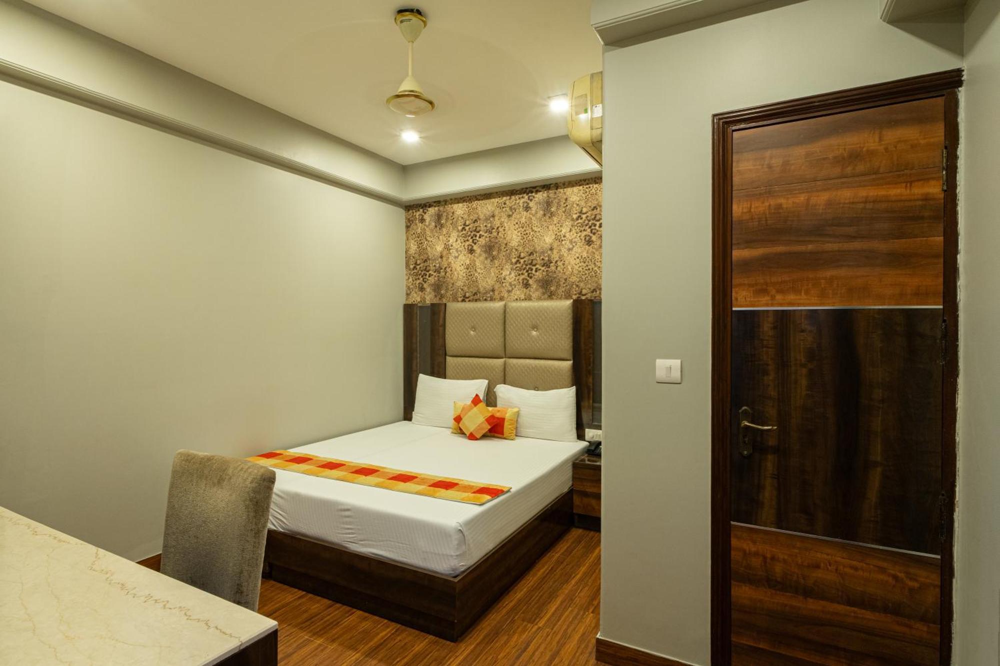 Hotel Sunstar Grand Delhi  Exterior photo