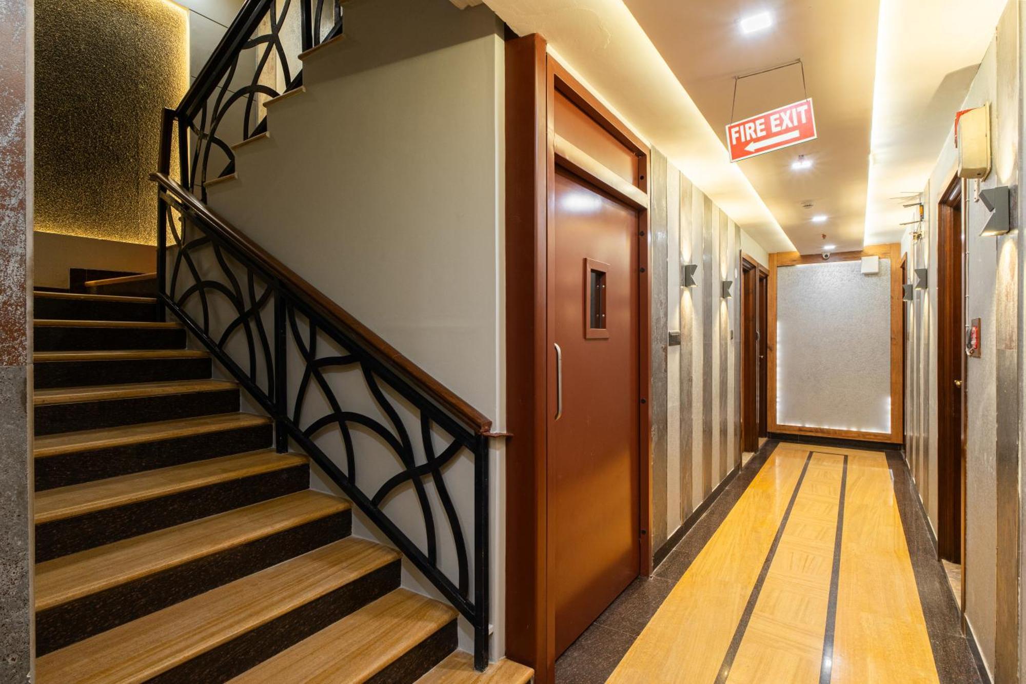 Hotel Sunstar Grand Delhi  Exterior photo
